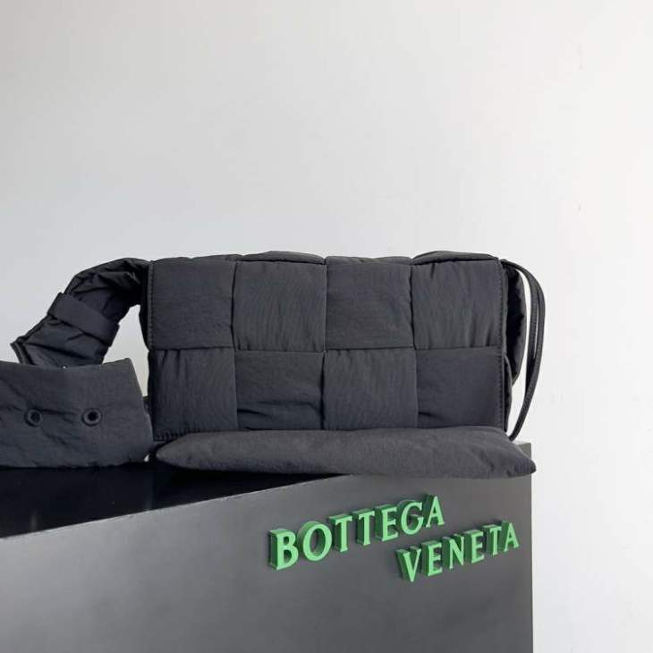 Picture of Bottega Veneta Handbags _SKUfw230737697fw